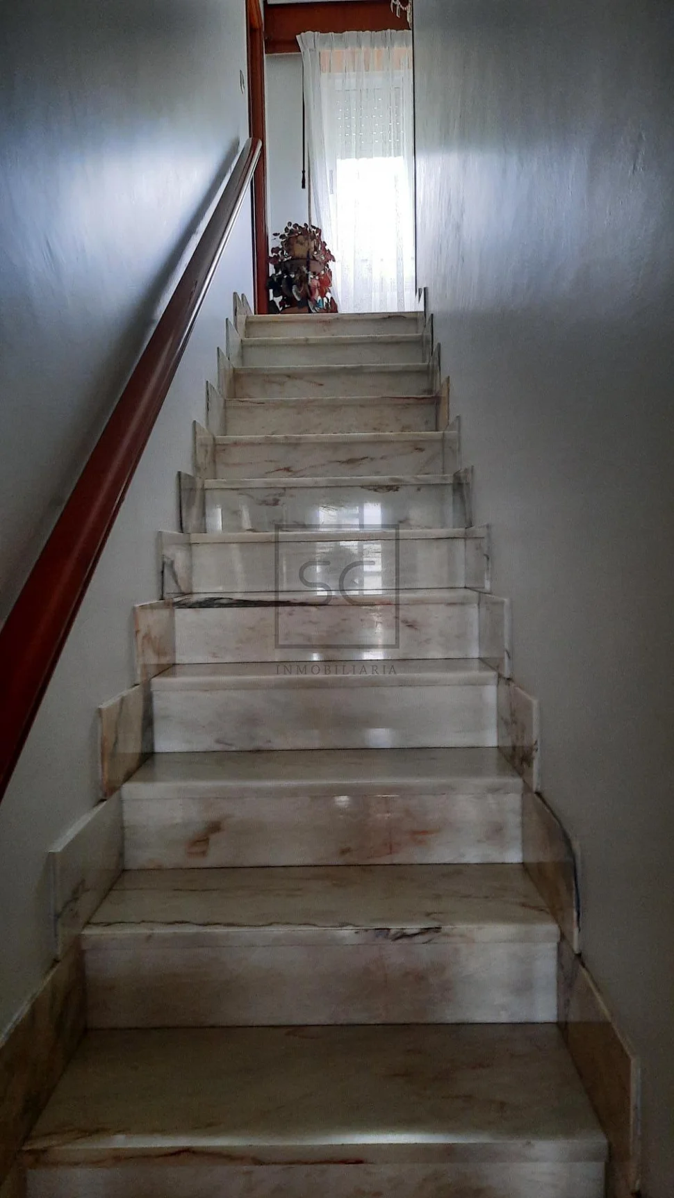 Casa adosada con finca en doniños