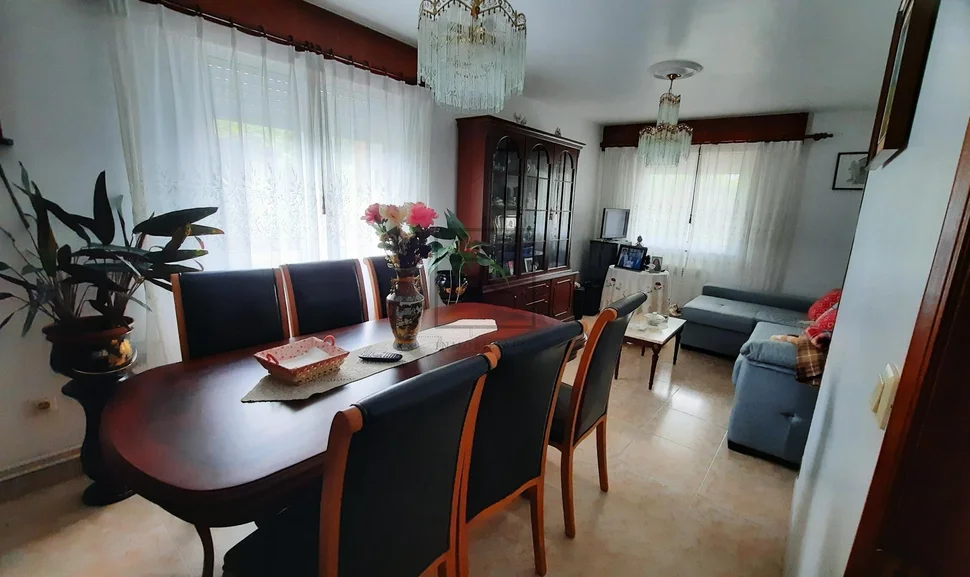 Casa adosada con finca en doniños