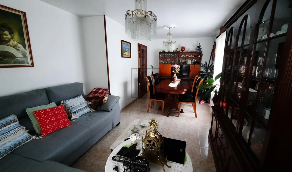 Casa adosada con finca en doniños