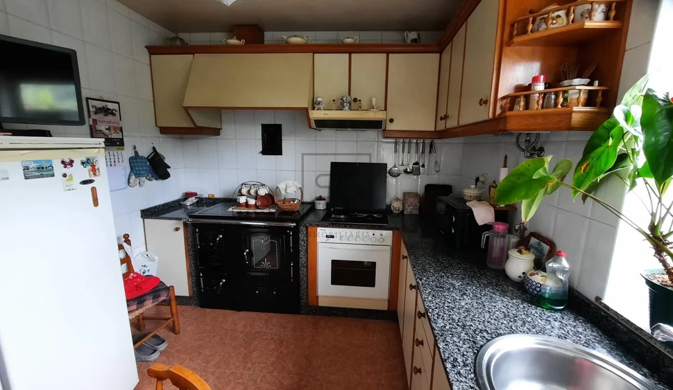 Casa adosada con finca en doniños