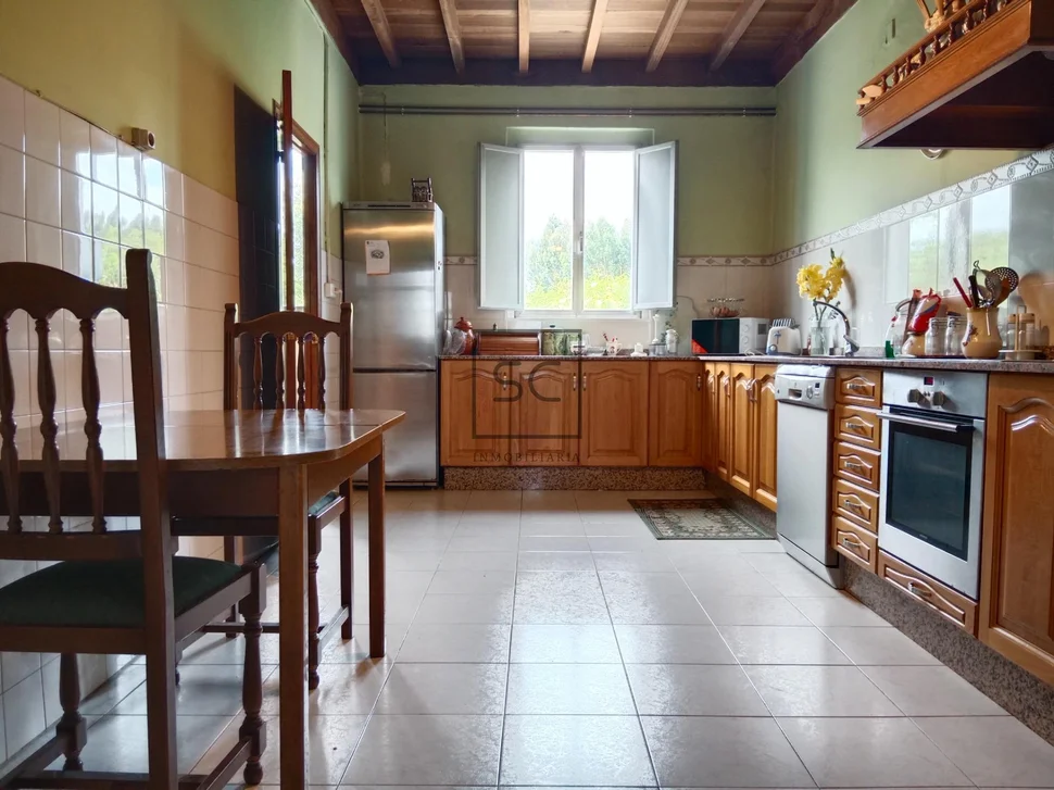 Casa con finca y bodega en meirás-valdoviño