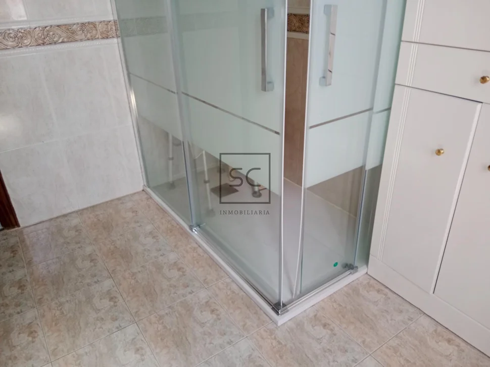 Casa con finca y bodega en meirás-valdoviño