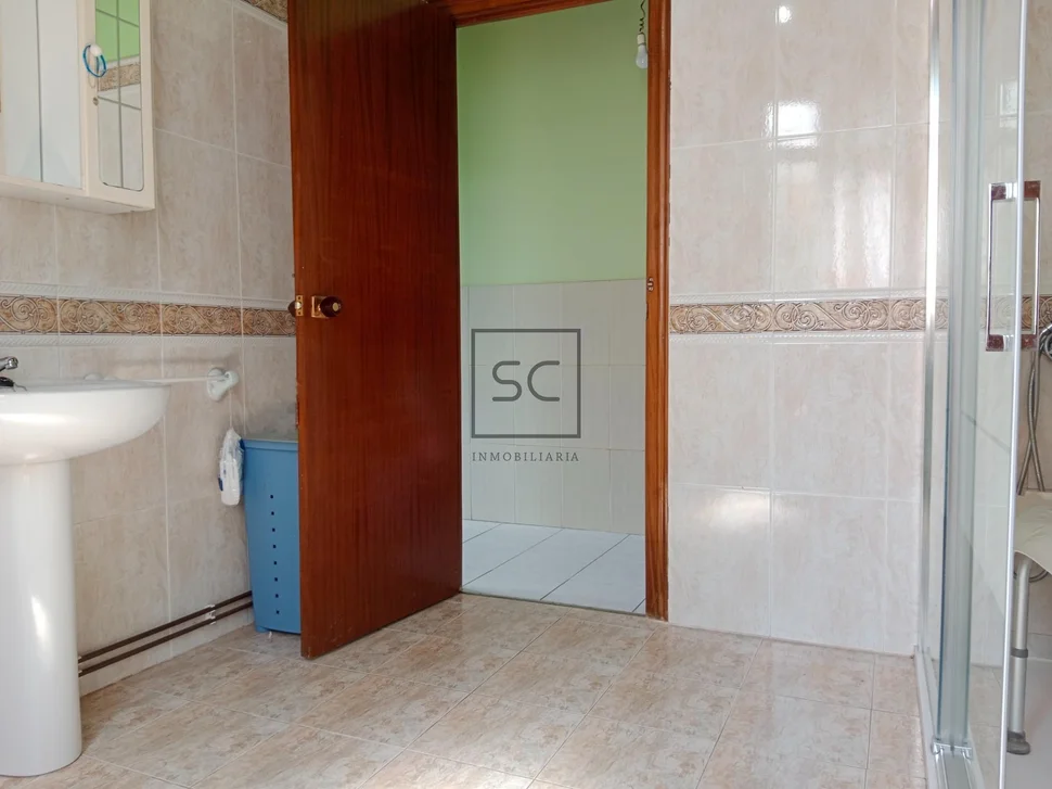 Casa con finca y bodega en meirás-valdoviño