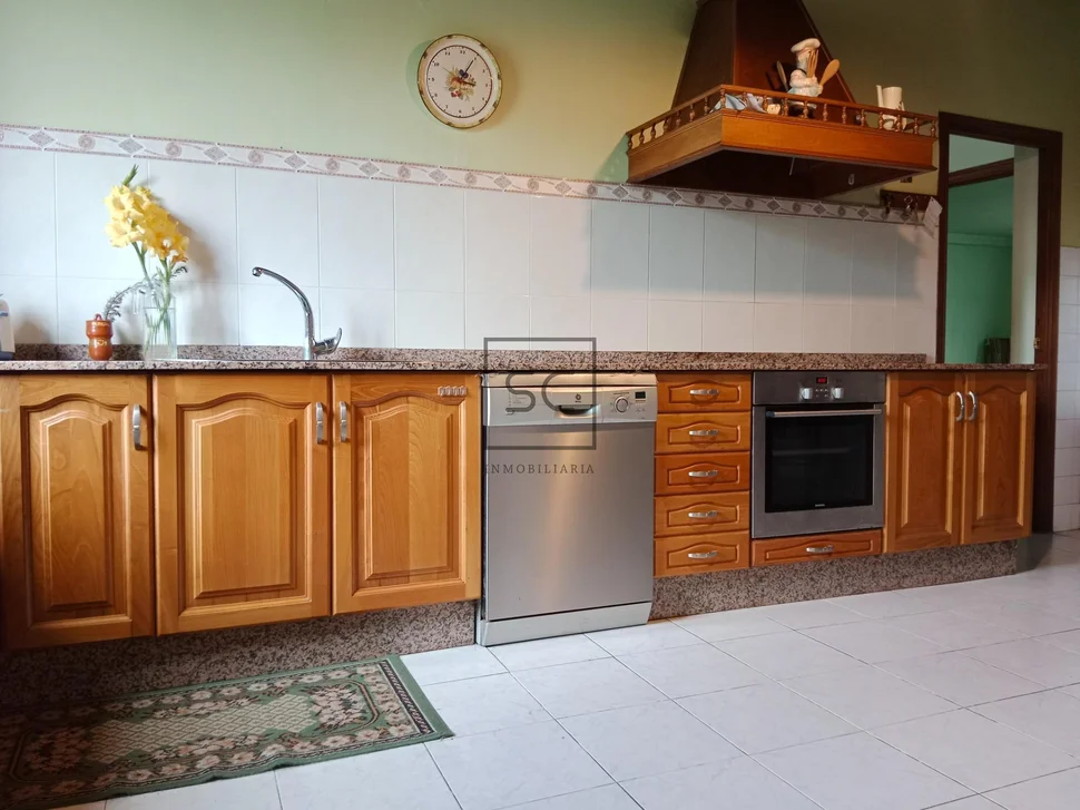 Casa con finca y bodega en meirás-valdoviño