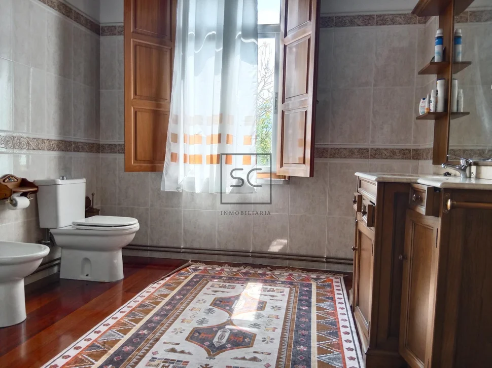 Casa con finca y bodega en meirás-valdoviño