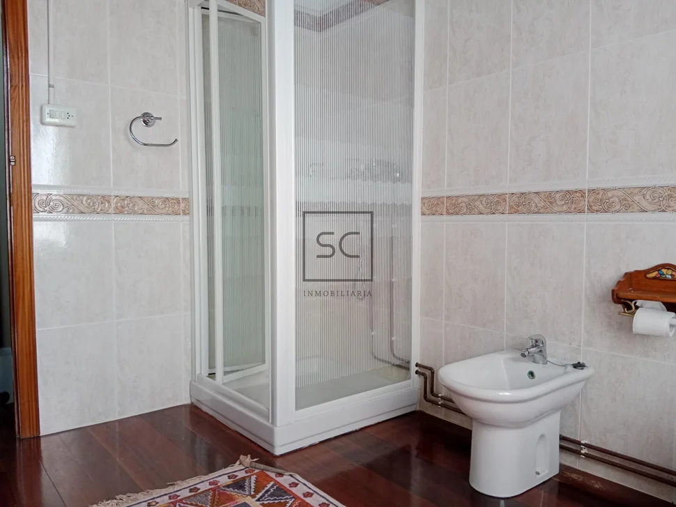 Casa con finca y bodega en meirás-valdoviño