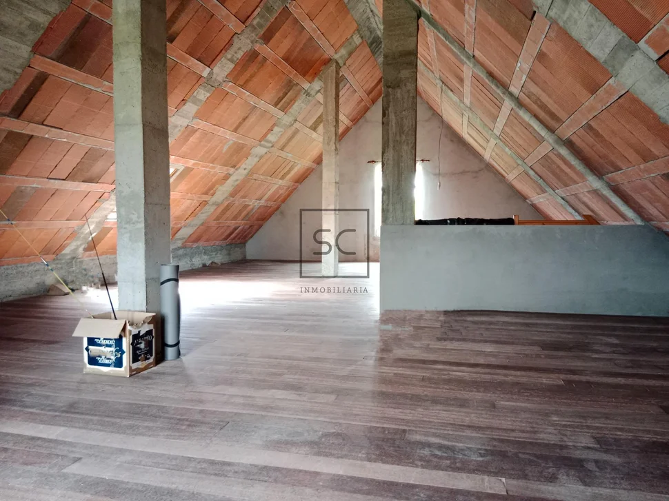 Casa con finca y bodega en meirás-valdoviño