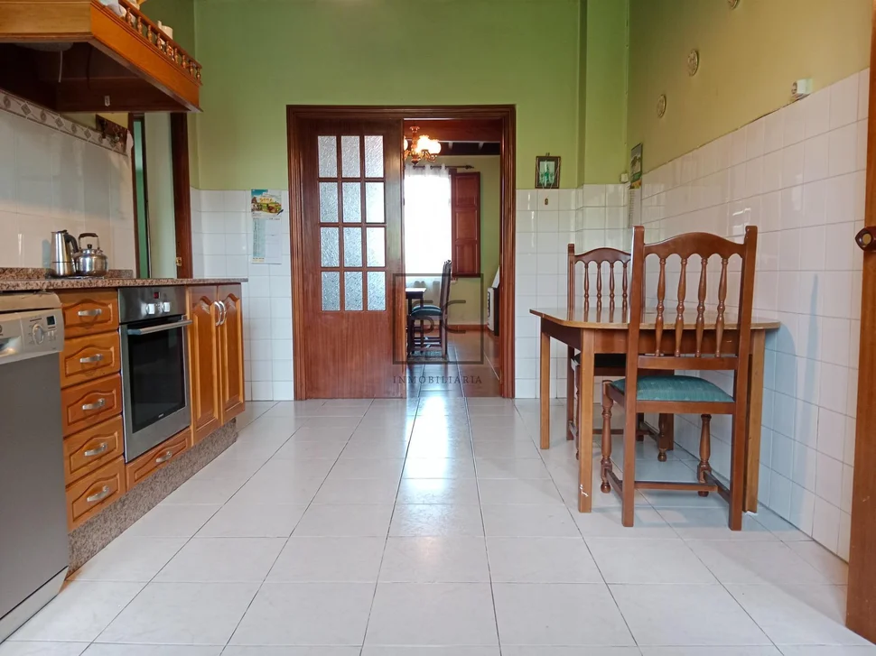 Casa con finca y bodega en meirás-valdoviño