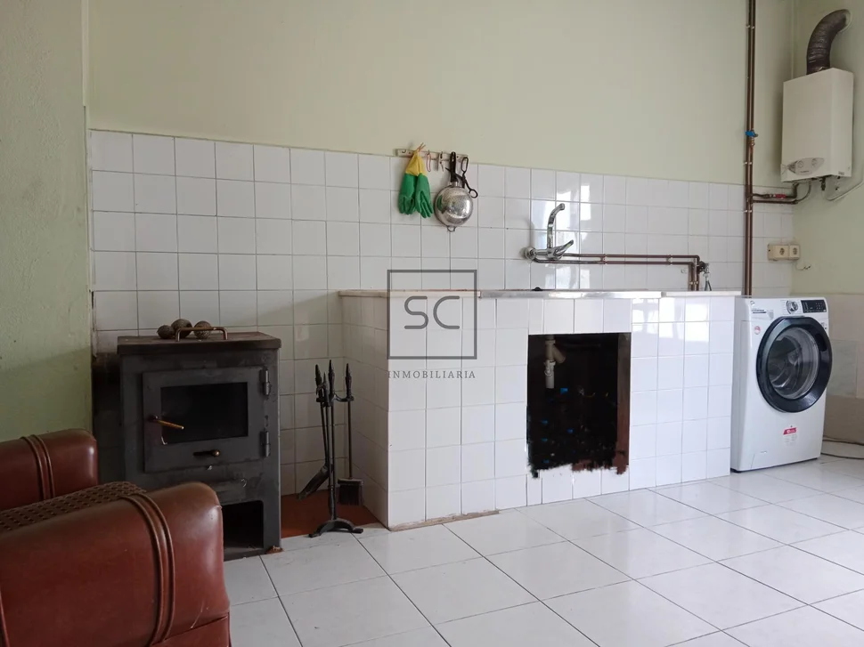 Casa con finca y bodega en meirás-valdoviño