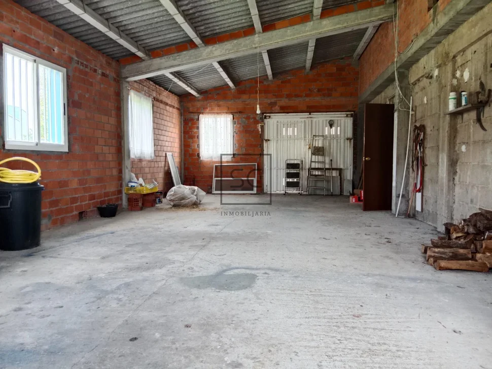 Casa con finca y bodega en meirás-valdoviño