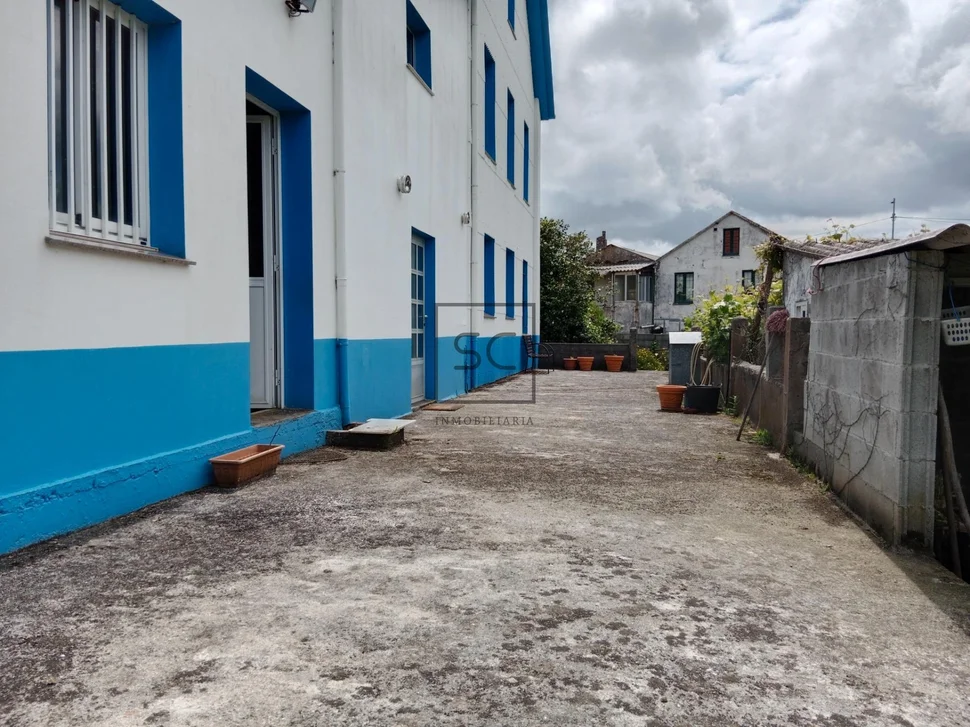 Casa con finca y bodega en meirás-valdoviño