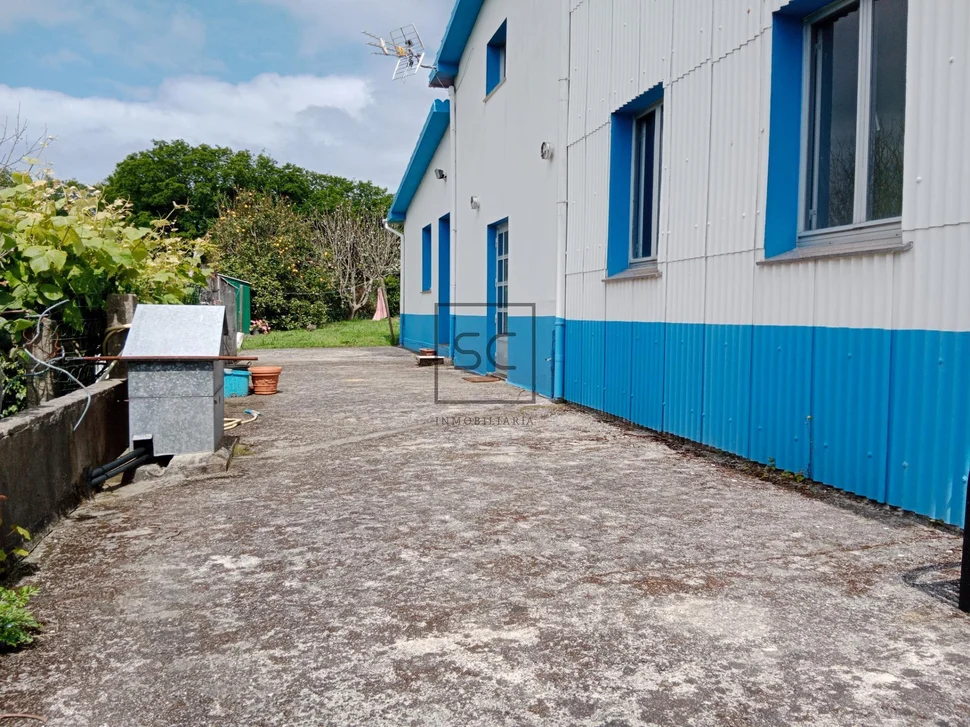 Casa con finca y bodega en meirás-valdoviño