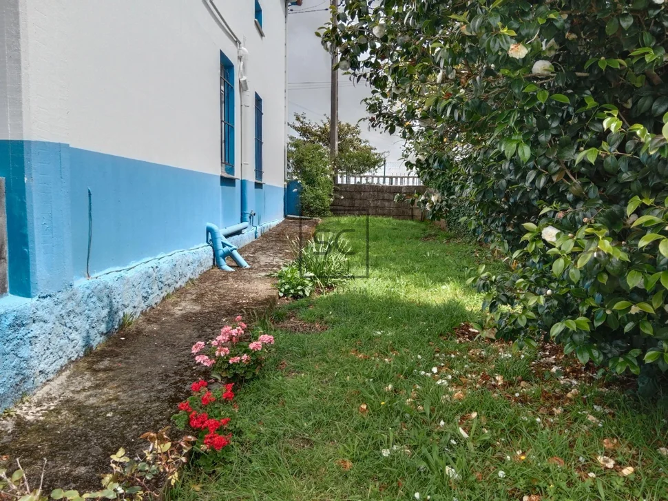 Casa con finca y bodega en meirás-valdoviño