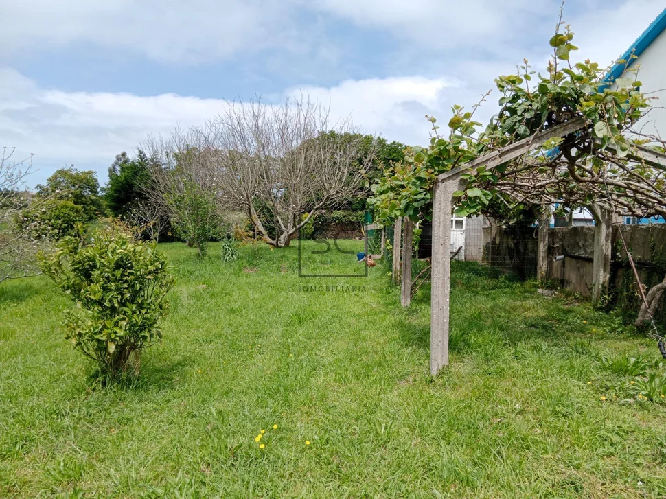 Casa con finca y bodega en meirás-valdoviño