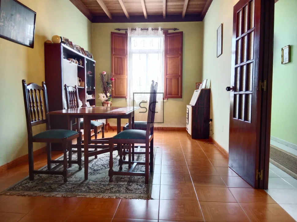 Casa con finca y bodega en meirás-valdoviño