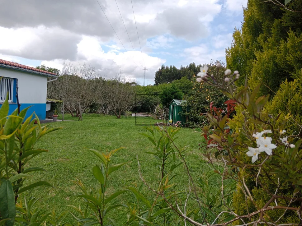 Casa con finca y bodega en meirás-valdoviño