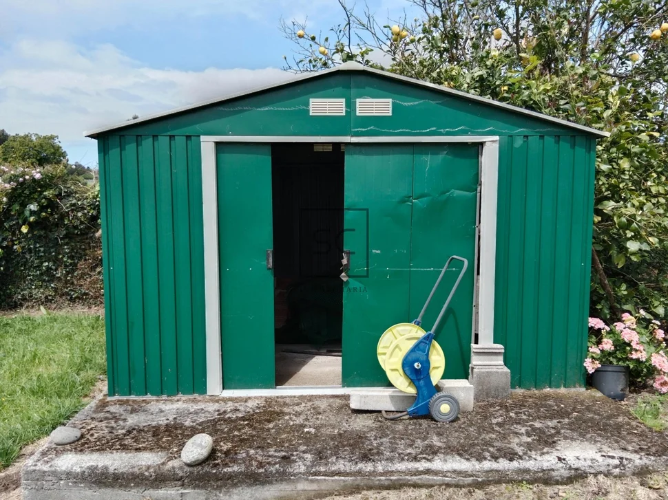 Casa con finca y bodega en meirás-valdoviño
