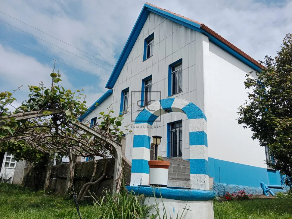 Casa con finca y bodega en meirás-valdoviño