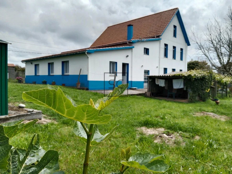 Casa con finca y bodega en meirás-valdoviño