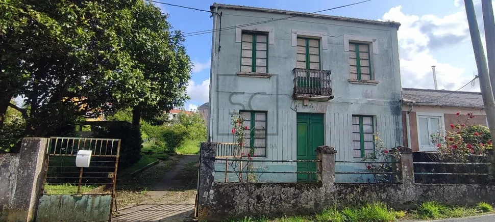 Casa con finca para reforma integral en narón