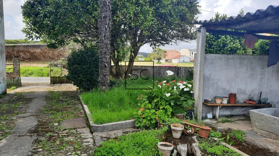 Casa con finca para reforma integral en narón