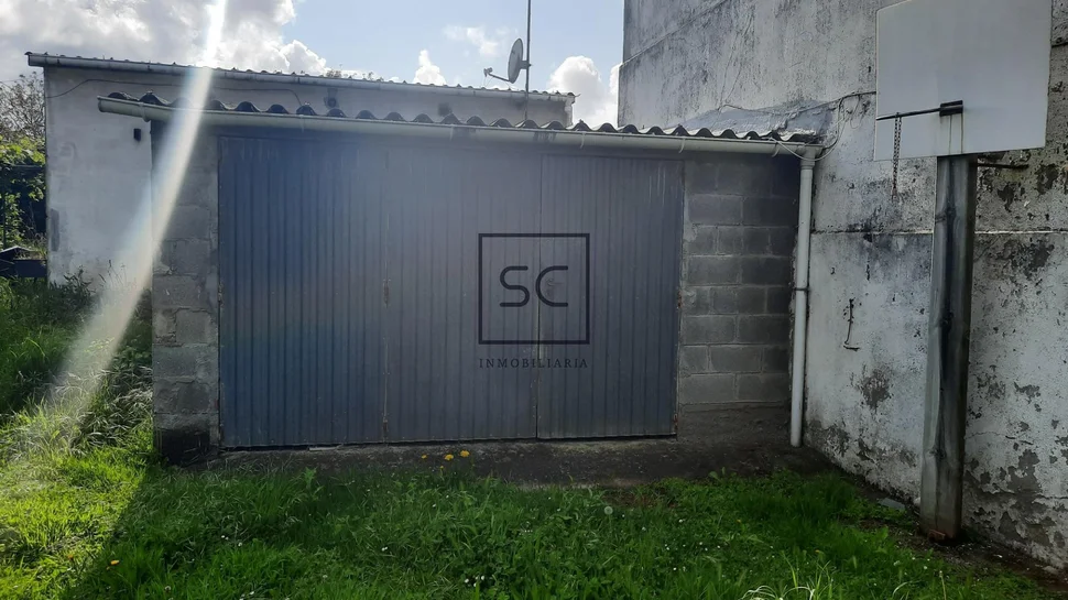 Casa con finca para reforma integral en narón