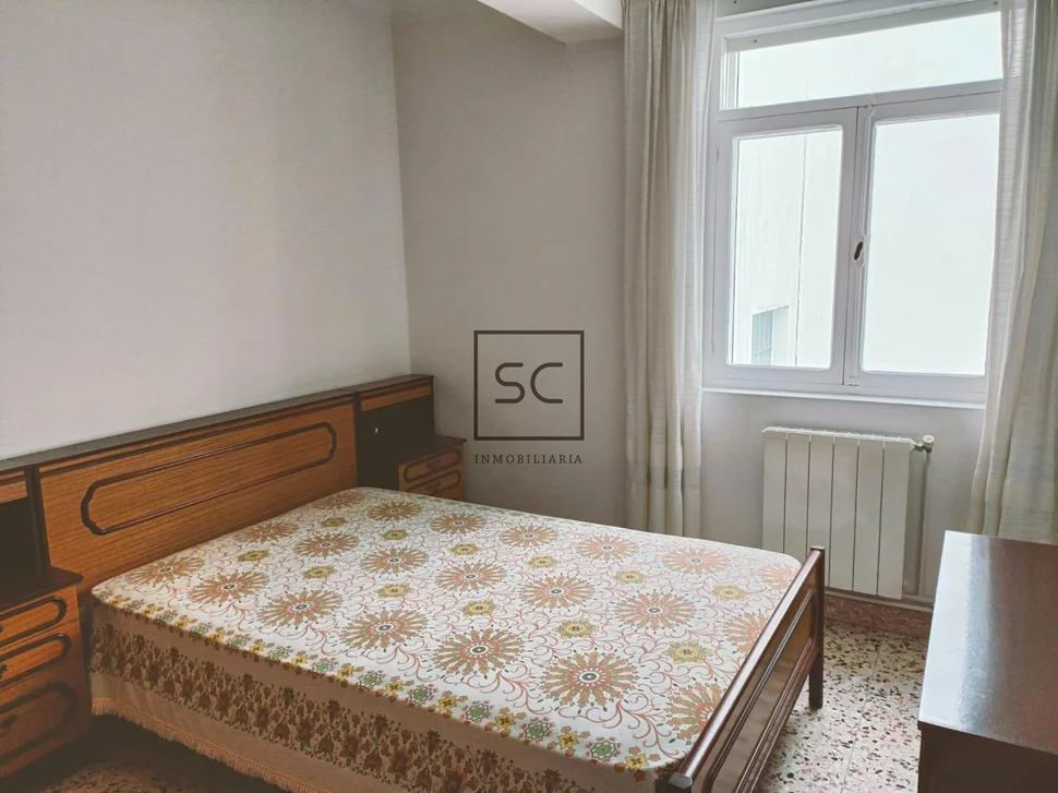 Piso con 4 habitaciones en santa cecilia, narón