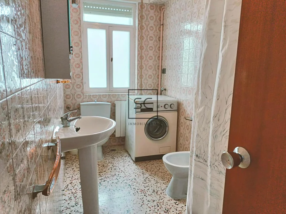 Piso con 4 habitaciones en santa cecilia, narón