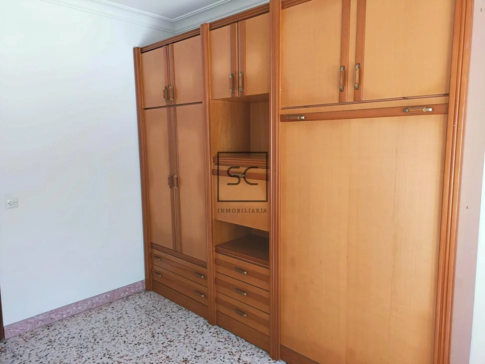 Piso con 4 habitaciones en santa cecilia, narón