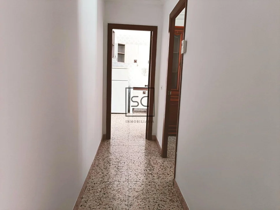 Piso con 4 habitaciones en santa cecilia, narón