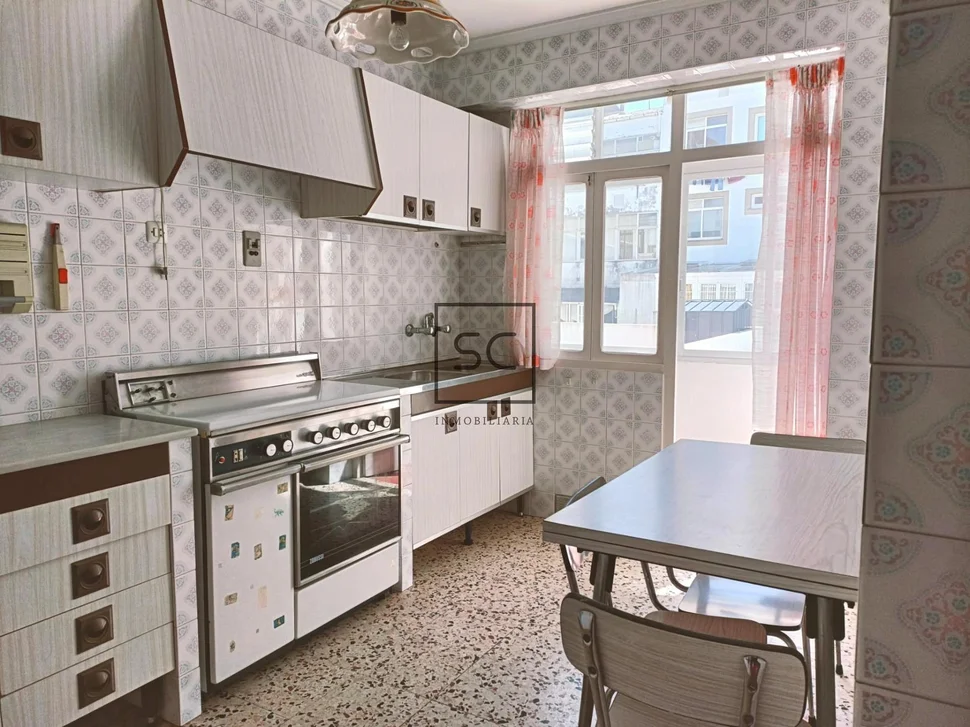 Piso con 4 habitaciones en santa cecilia, narón