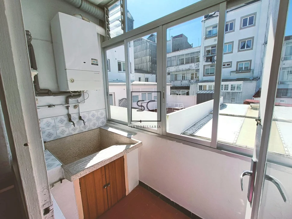 Piso con 4 habitaciones en santa cecilia, narón