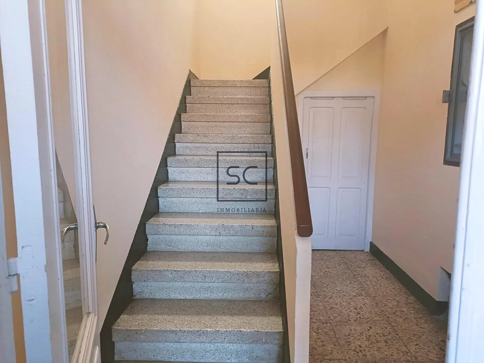 Piso con 4 habitaciones en santa cecilia, narón