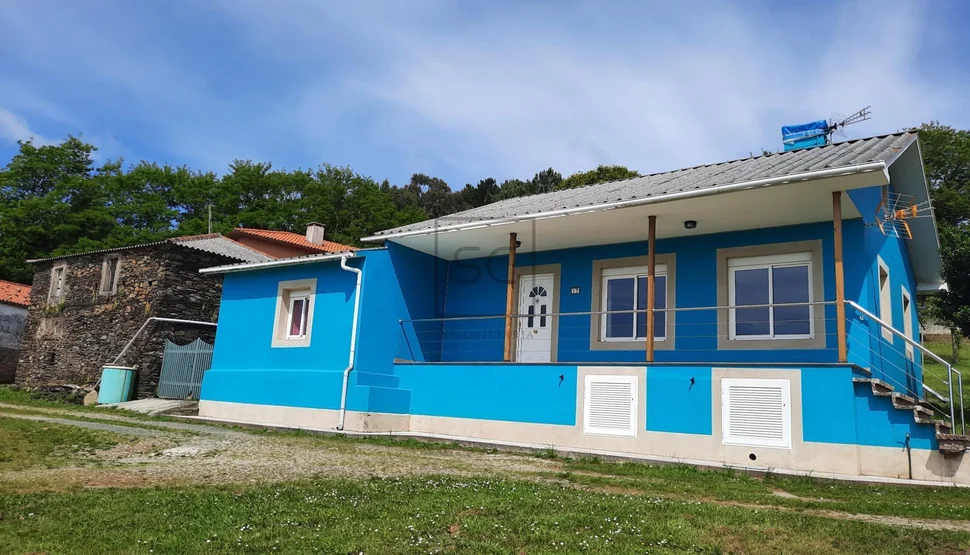 Casa unifamiliar independiente con parcela en valdoviño