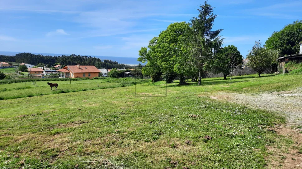 Casa unifamiliar independiente con parcela en valdoviño