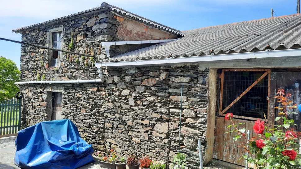 Casa unifamiliar independiente con parcela en valdoviño