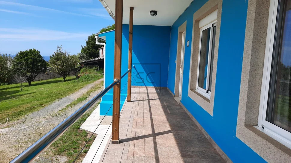 Casa unifamiliar independiente con parcela en valdoviño