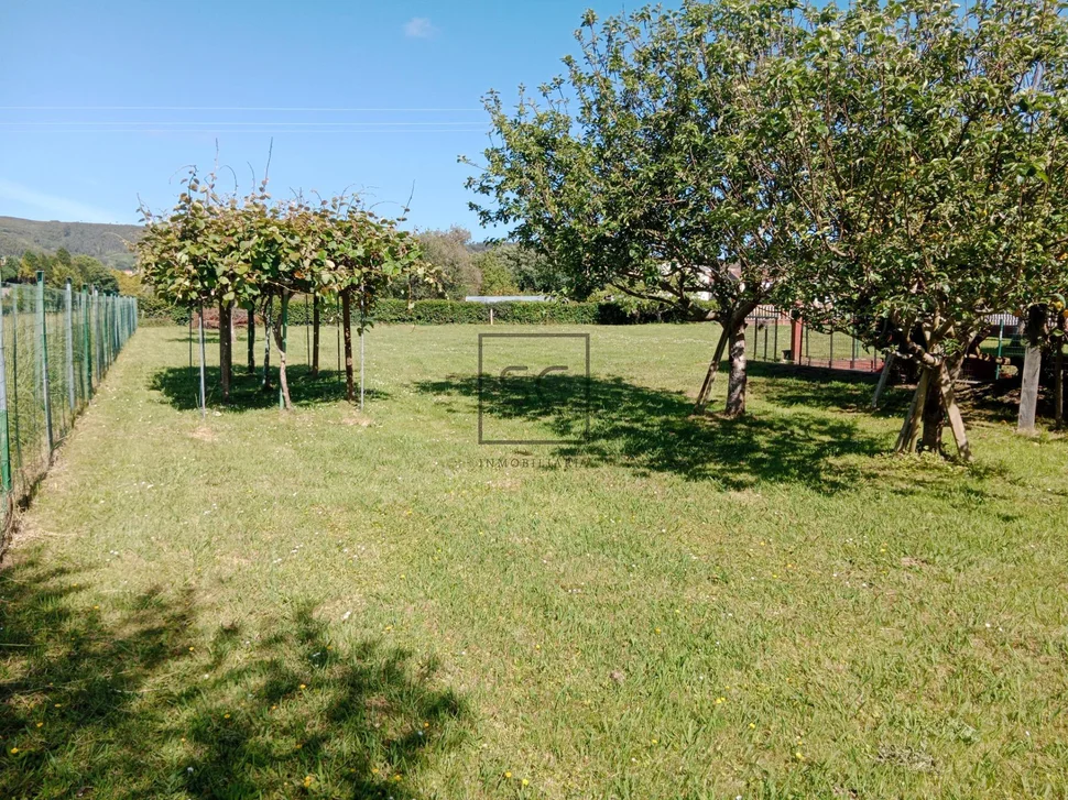 Casa con Finca en O Val-Narón