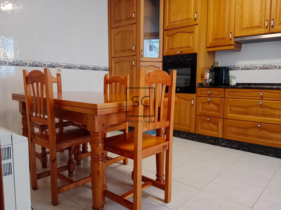 Piso con 2 trasteros y plaza de garaje en santa cecilia-narón