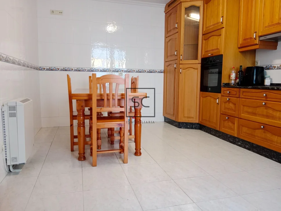 Piso con 2 trasteros y plaza de garaje en santa cecilia-narón