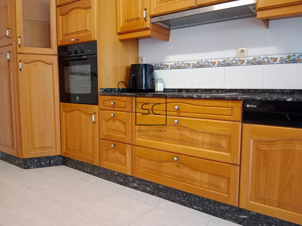 Piso con 2 trasteros y plaza de garaje en santa cecilia-narón