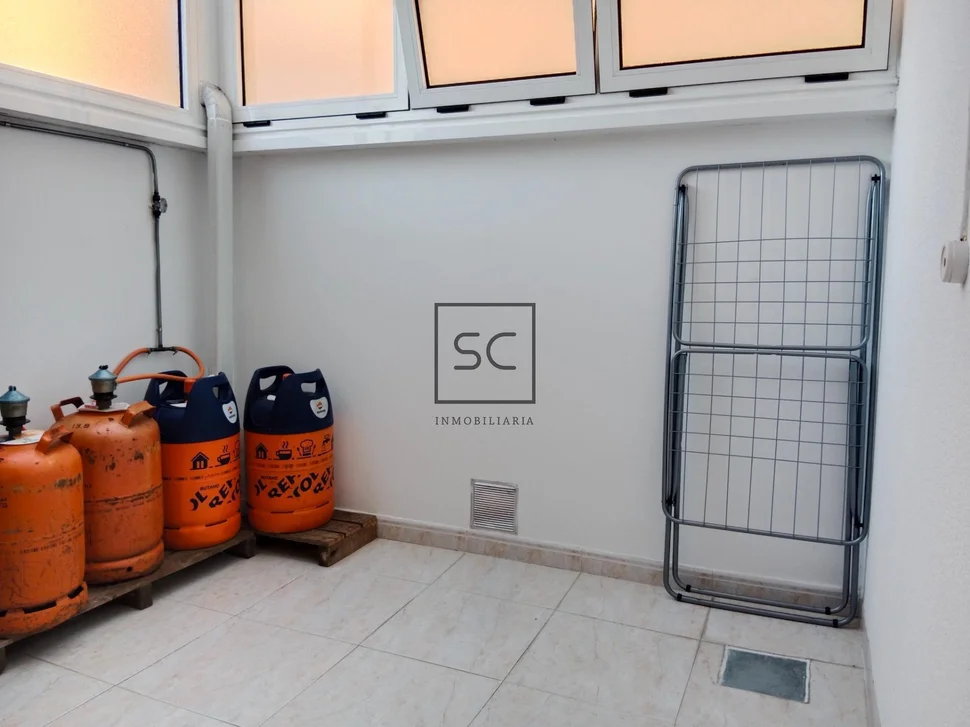 Piso con 2 trasteros y plaza de garaje en santa cecilia-narón