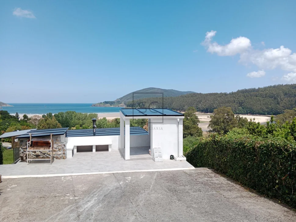 Casa con finca y vistas a la playa de villarrube-valdoviño
