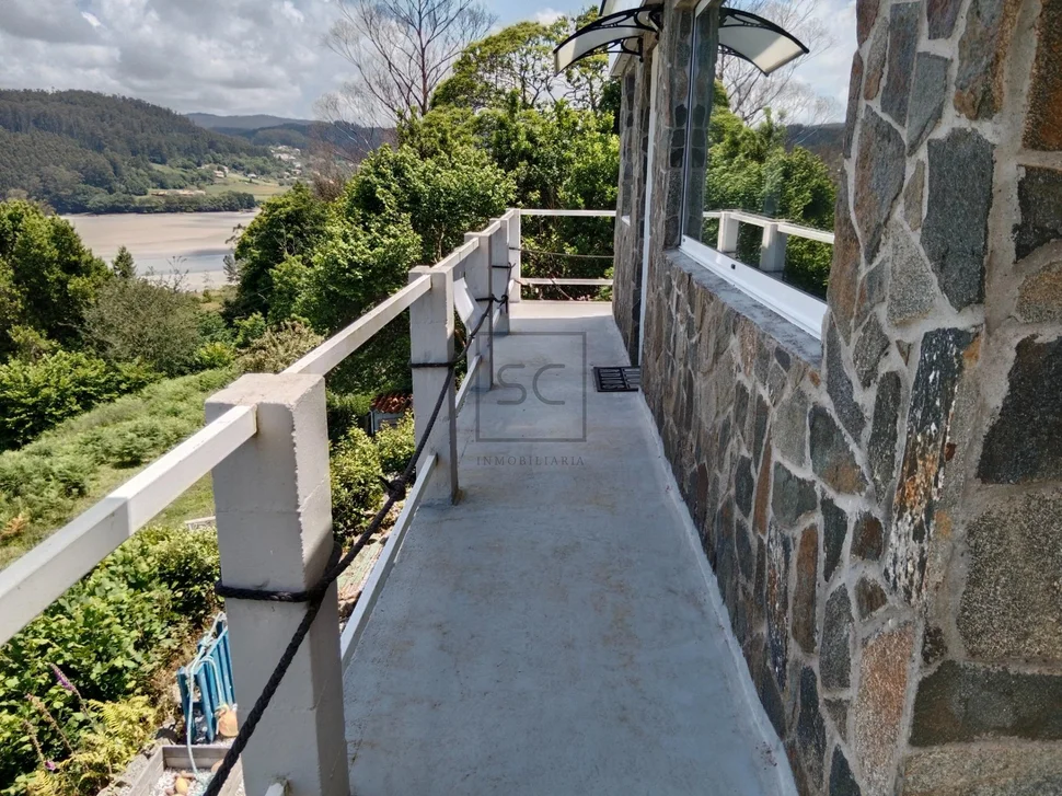 Casa con finca y vistas a la playa de villarrube-valdoviño