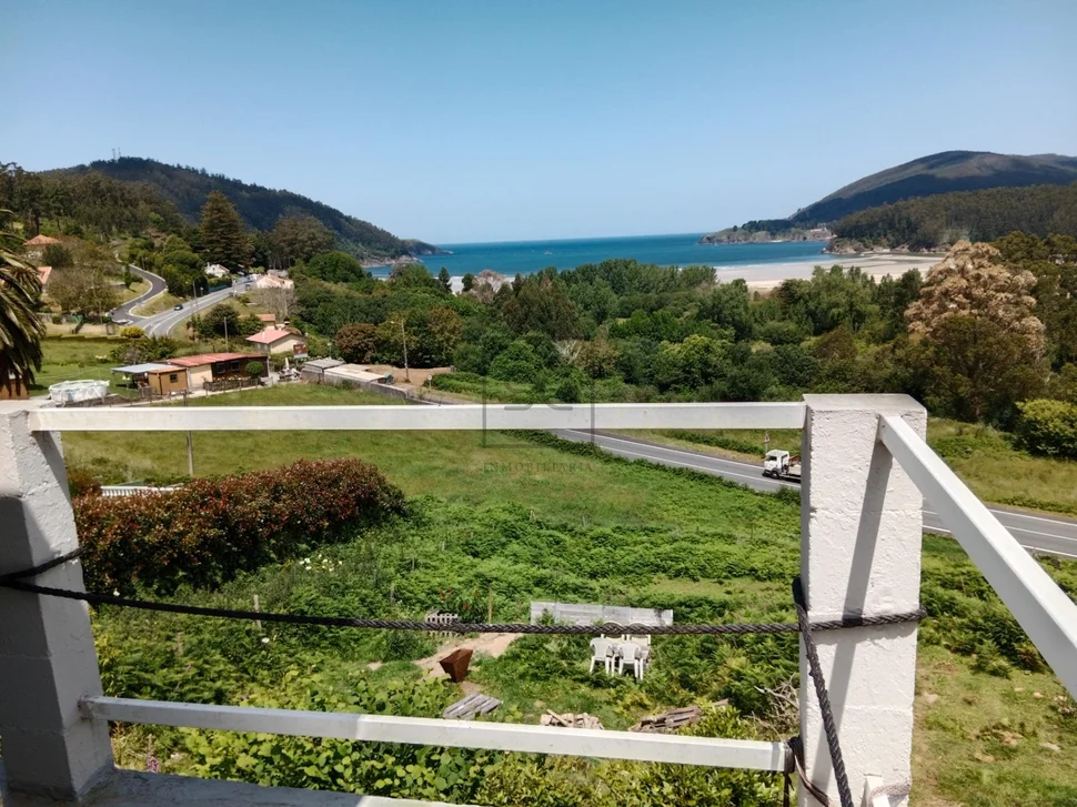 Casa con finca y vistas a la playa de villarrube-valdoviño