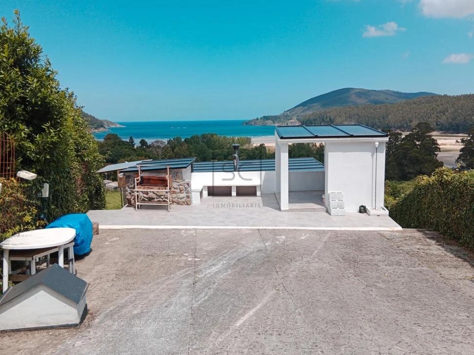 Casa con finca y vistas a la playa de villarrube-valdoviño