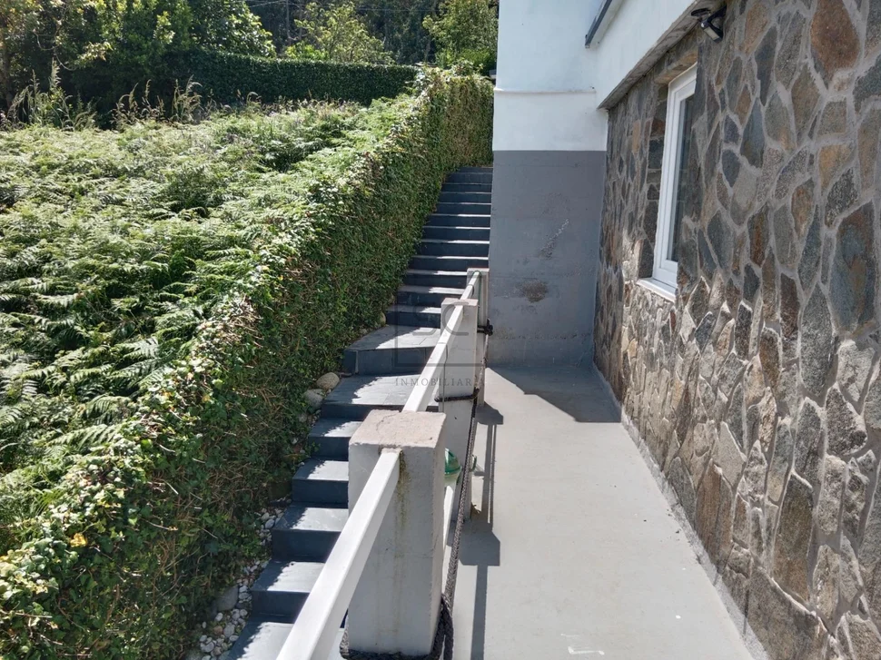 Casa con finca y vistas a la playa de villarrube-valdoviño