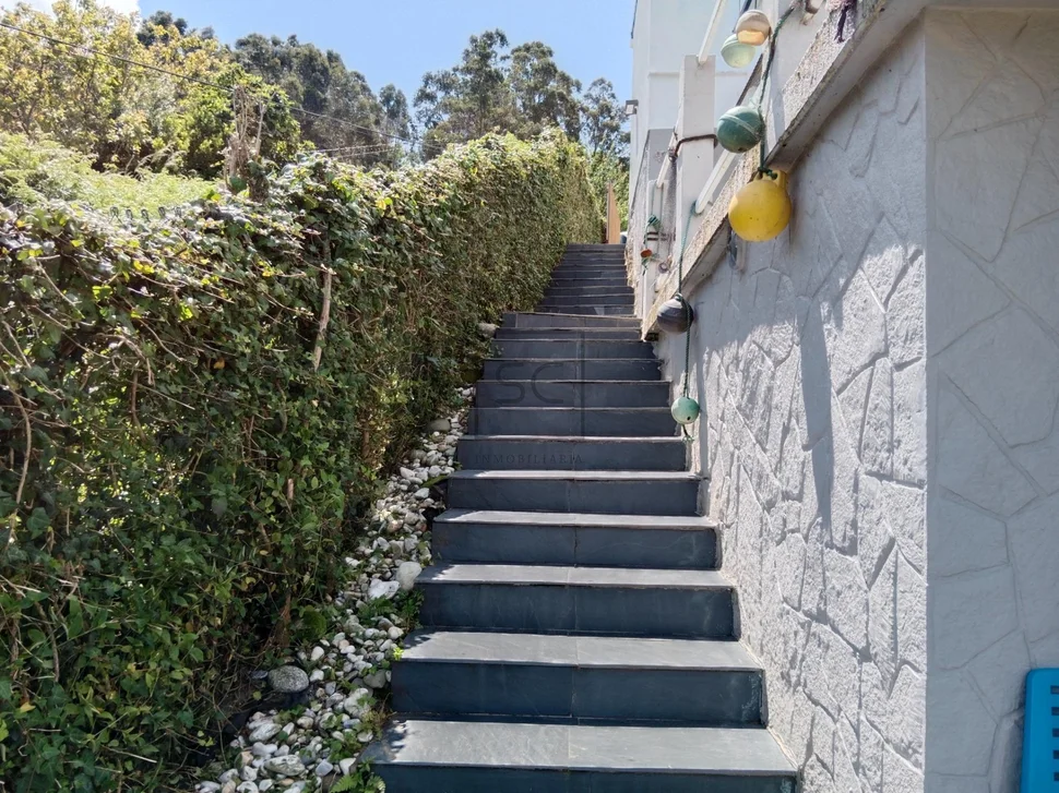 Casa con finca y vistas a la playa de villarrube-valdoviño