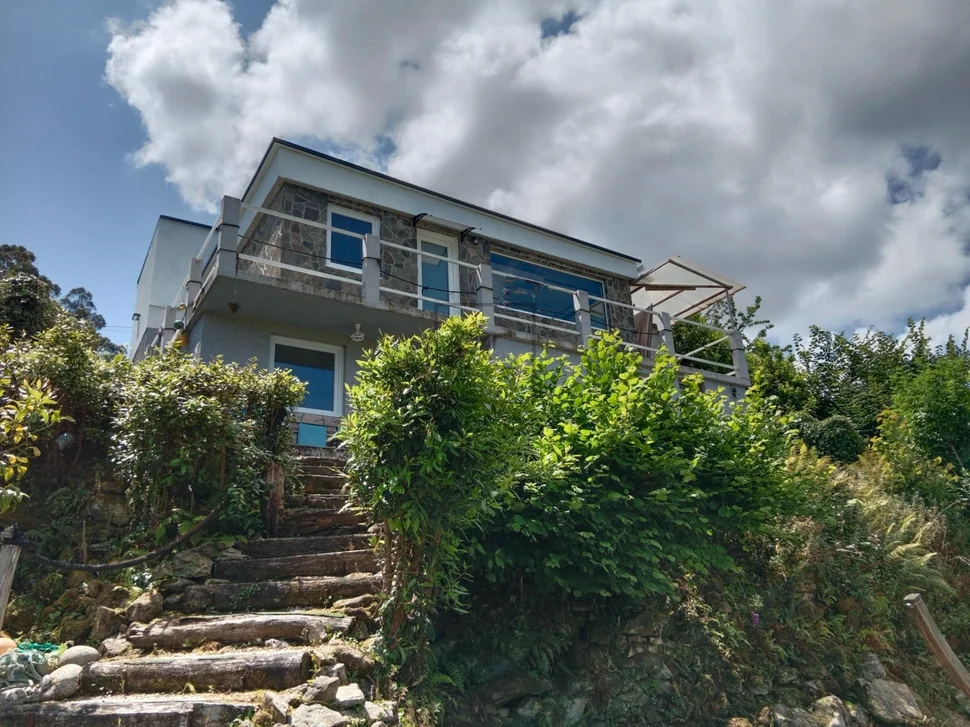 Casa con finca y vistas a la playa de villarrube-valdoviño