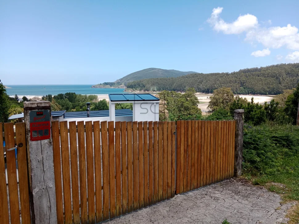 Casa con finca y vistas a la playa de villarrube-valdoviño